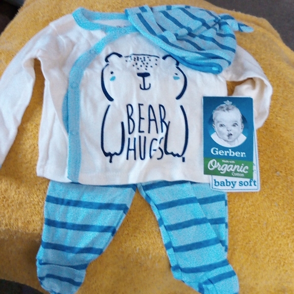 3 piece bear hugs outfit - Picture 2 of 4